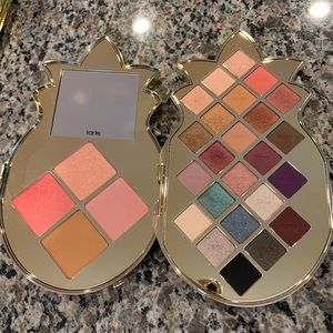 Tarte holiday Pineapple of my eye palette